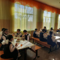 Мониторинг качества питания члены комиссии провели проверку школьной столовой.