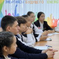 Во Дворце школьников 15.11.22 в честь дня национальной валюты Казахстана был проведен показ презентаций, где Ұланбасы школ рассказывали об истории национальных валют других стран.