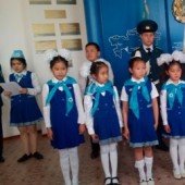Торжественная линейка, посвященная приему детей в детско-юношескую организацию