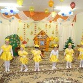 От танца маленьких цыплят даже избушка в пляс пустилась