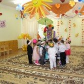 Спрятались от дождика под волшебным зонтиком