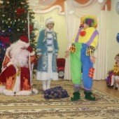 Клоун Клёпа показывает фокусы